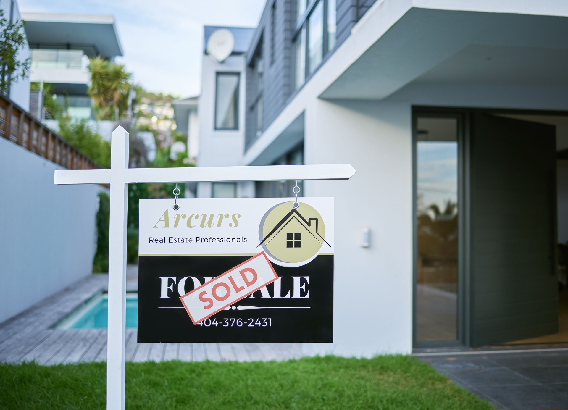 Shot of a sold sign in a yard of a newly bought house